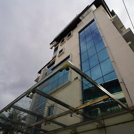 Готель North Centre Kochi Екстер'єр фото