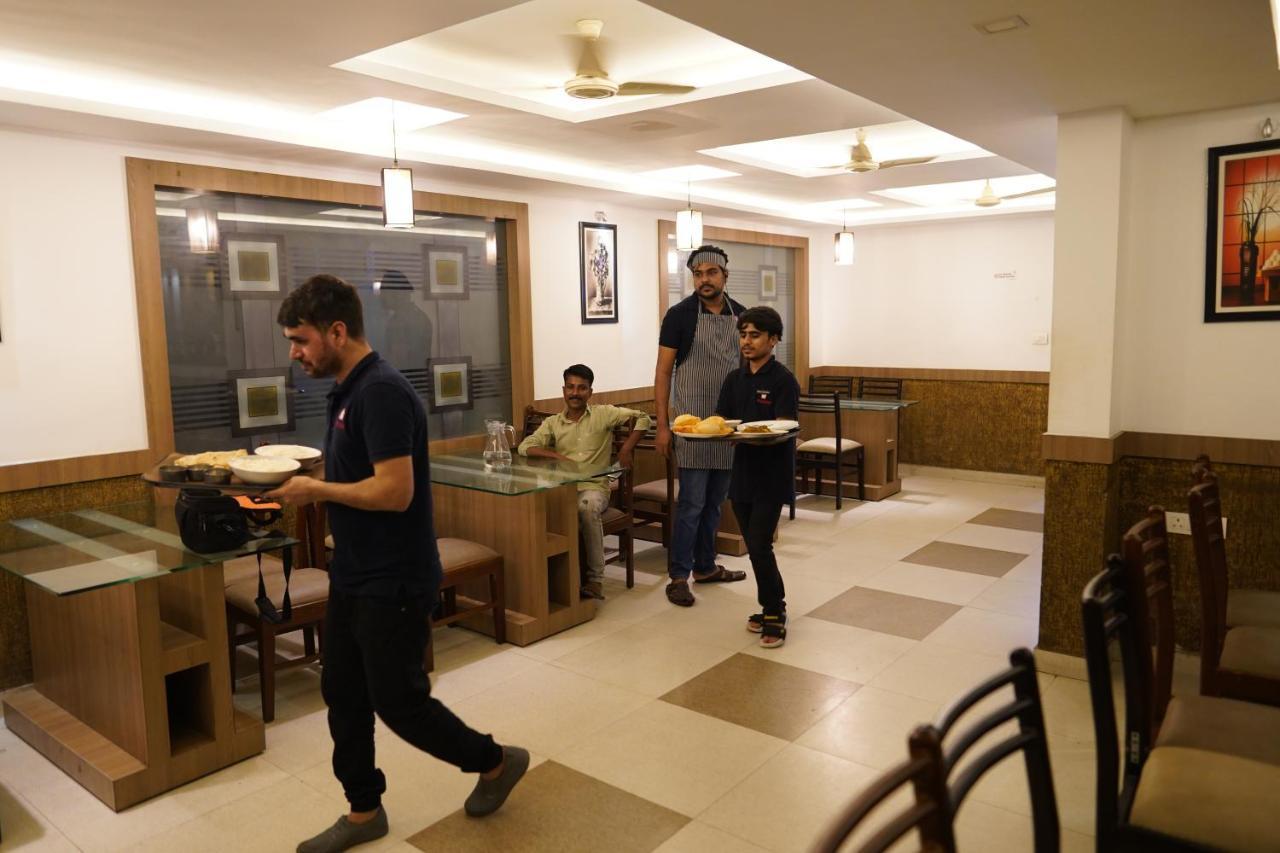 Готель North Centre Kochi Екстер'єр фото
