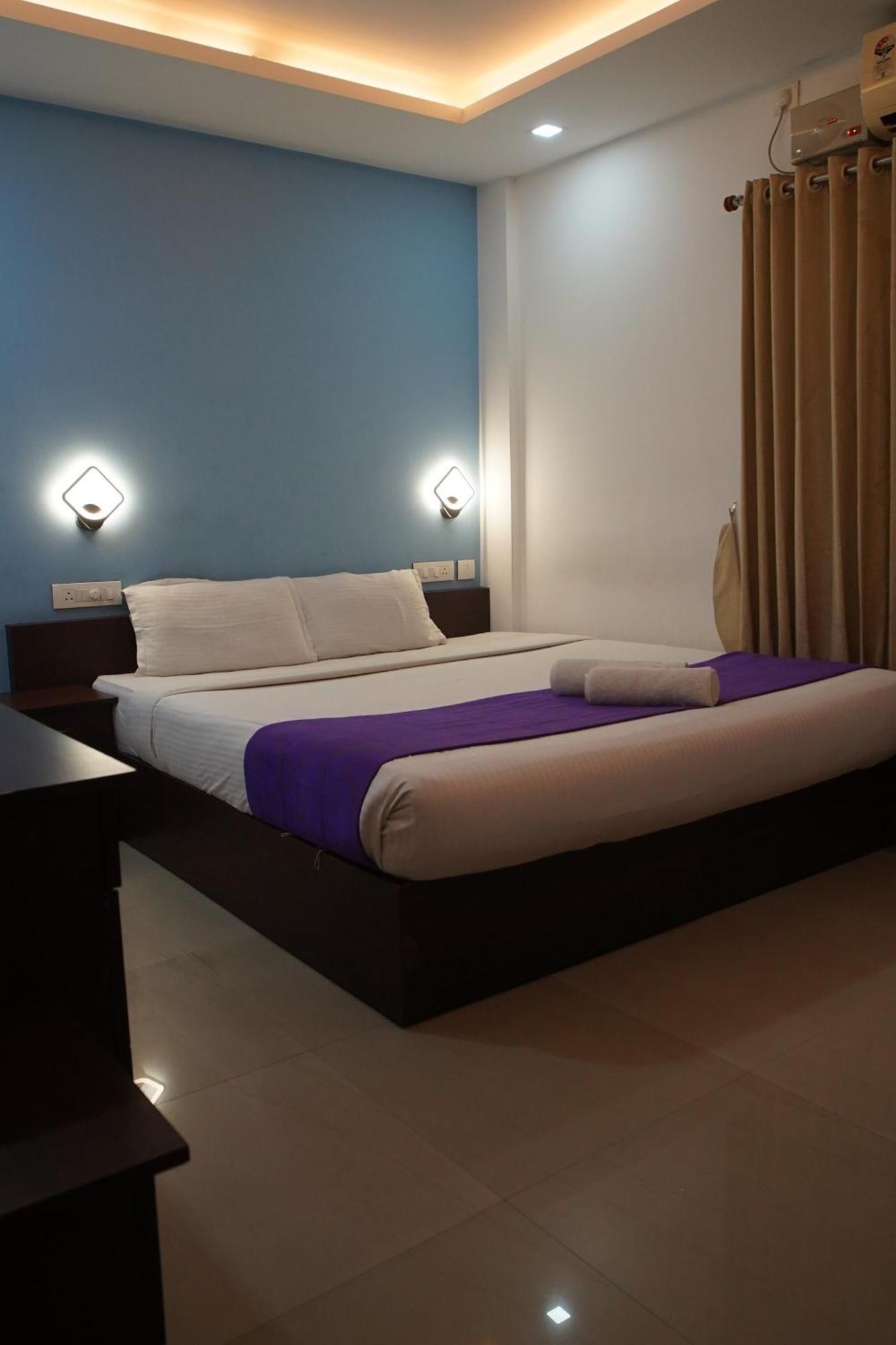Готель North Centre Kochi Екстер'єр фото