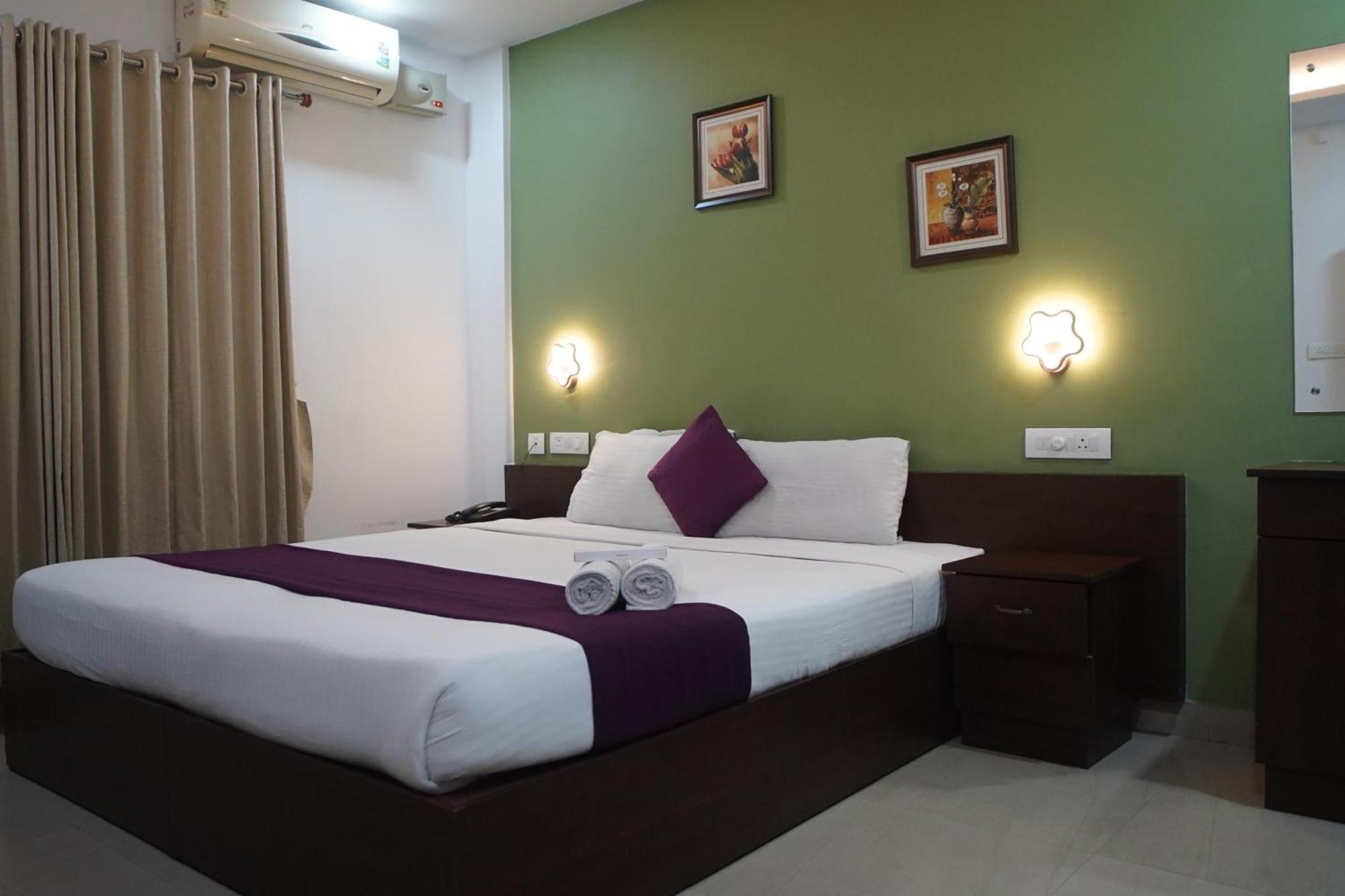 Готель North Centre Kochi Екстер'єр фото